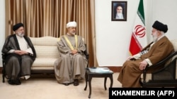رهبر جمهوری اسلامی در دیدار با سلطان عمان موافقت خود را با برقراری رابطه با مصر اعلام کرد