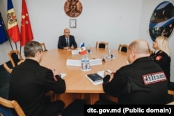Konstantin Zyablikov (center) attends a meeting with the leadership of the General Directorate of the Carabinieri in Chisinau in August 2021.