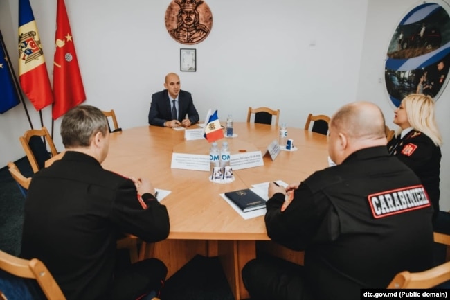 Константин Зябликов (в центре) на встрече с руководством Главного управления карабинеров полиции Молдовы, август 2021 года