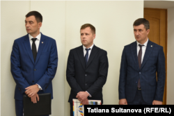 Cei trei pretendenți la funcția de procuror general, în fața membrilor CSP, de la stânga la dreapta: Alexandru Cernei, Octavian Iachimovschi, Ion Munteanu, concurs câștigat de cel din urmă.