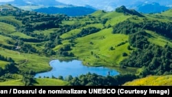 Peisajul cultural minier de la Roșia Montană a fost inclus în 2021 în patrimoniul mondial UNESCO. Comuna are 50 de monumente protejate de statul român.