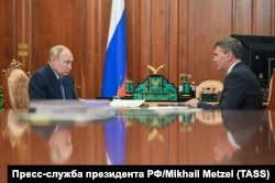 Владимир Путин и Алексей Комиссаров во время встречи в Кремле