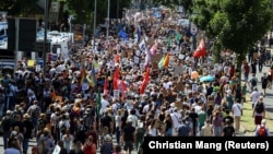 راهپیمایی مخالفان حزب آاف‌د یا آلترناتیو برای آلمان در اسن