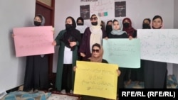 تصویر آرشیف: تعدادی از زنان معترض 