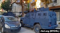 Kosovska policija i EULEX tokom pretresa u Severnoj Mitrovici