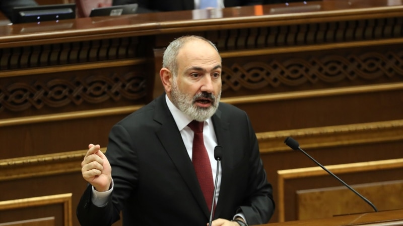 Helikopter armenskog premijera 'neplanirano' sletio zbog lošeg vremena