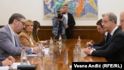 Predsednik Srbije Aleksandar Vučić sa glavnim tužiocem Mehanizma za međunarodne krivične tribunale Seržom Bramercom u Beogradu, 21.4.2023.