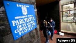 Procurorii Parchetului de pe lângă Curtea de Apel Ploiești au reținut cinci persoane într-un dosar privind ilegalități în construcții imobiliare.