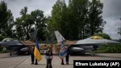 Президент України Володимир Зеленський презентує винищувачі F-16 ЗСУ, 4 серпня 2024 року