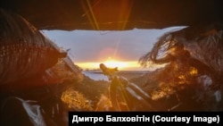 Український військовий на бойовій позиції на Донбасі, фото ілюстративне