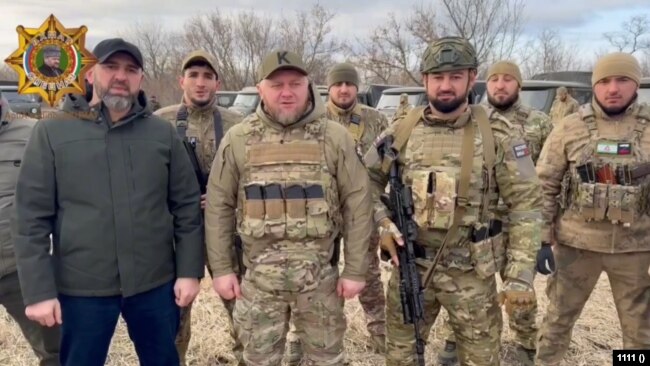 Задержанный Адам Картоев в оккупированном Луганске (на переднем плане справа). Фото: скриншот с аккаунта БОБР