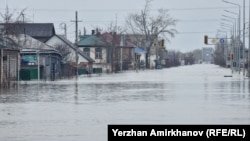 Частично потопеният град Петропавл в Казахстан