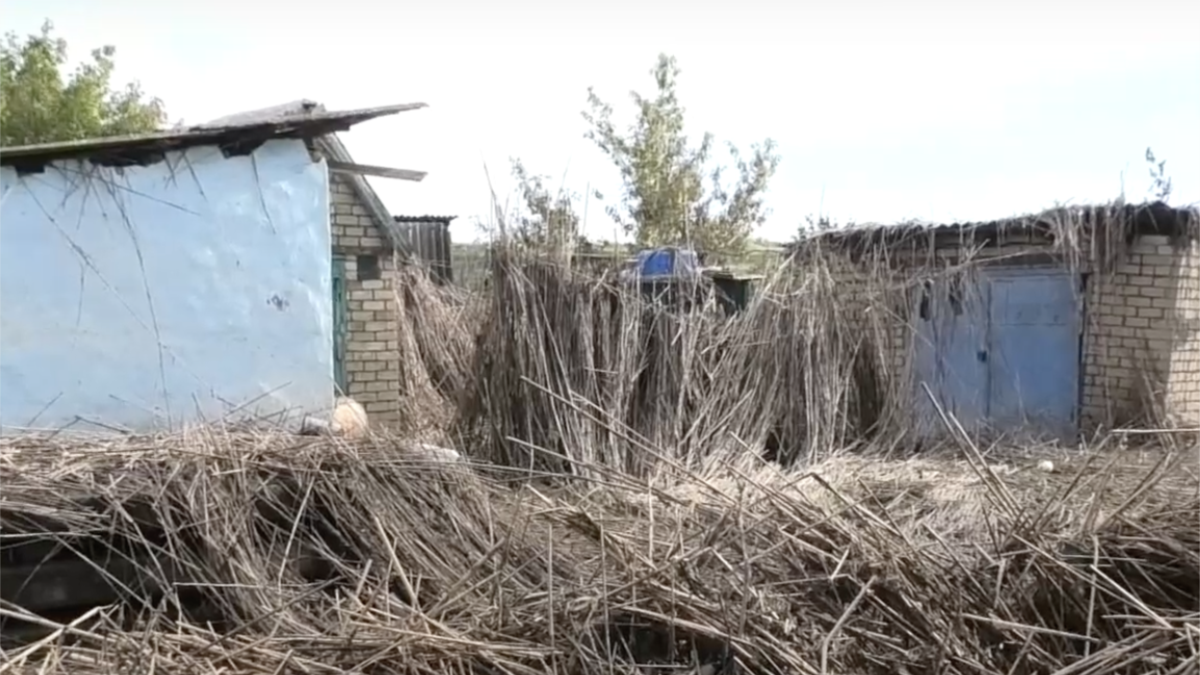 під завалами знаходяться ще три людини