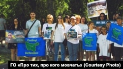 Антоніна Чернишова на акції на підтримку полонених Зміїного в Одесі