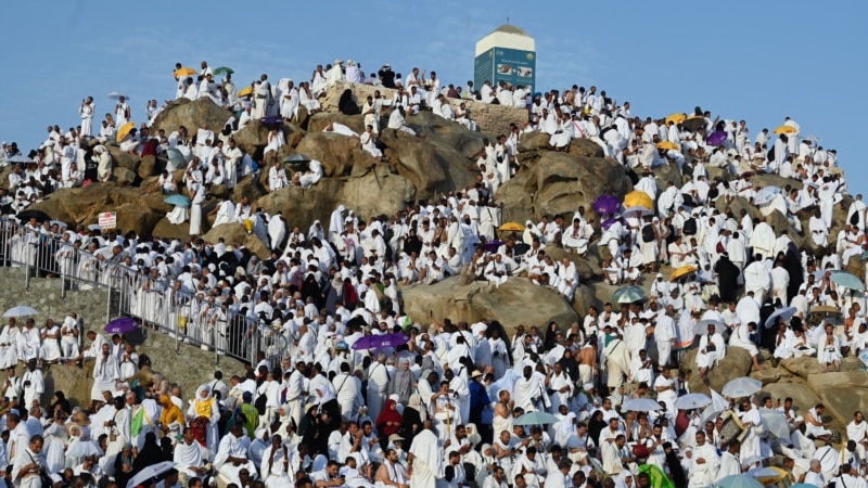 Более 550 паломников умерли от жары в Мекке во время хаджа