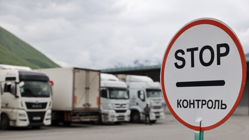 Armenian Drivers ‘Stuck’ In Long Queues At Russo-Georgian Border