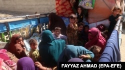 تعدادی ازخانواده های مهاجر افغان در راه برگشت به افغانستان