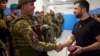 Президент Украины Владимир Зеленский во время посещения боевых бригад в Донецкой области, 4 сентября 2023 года