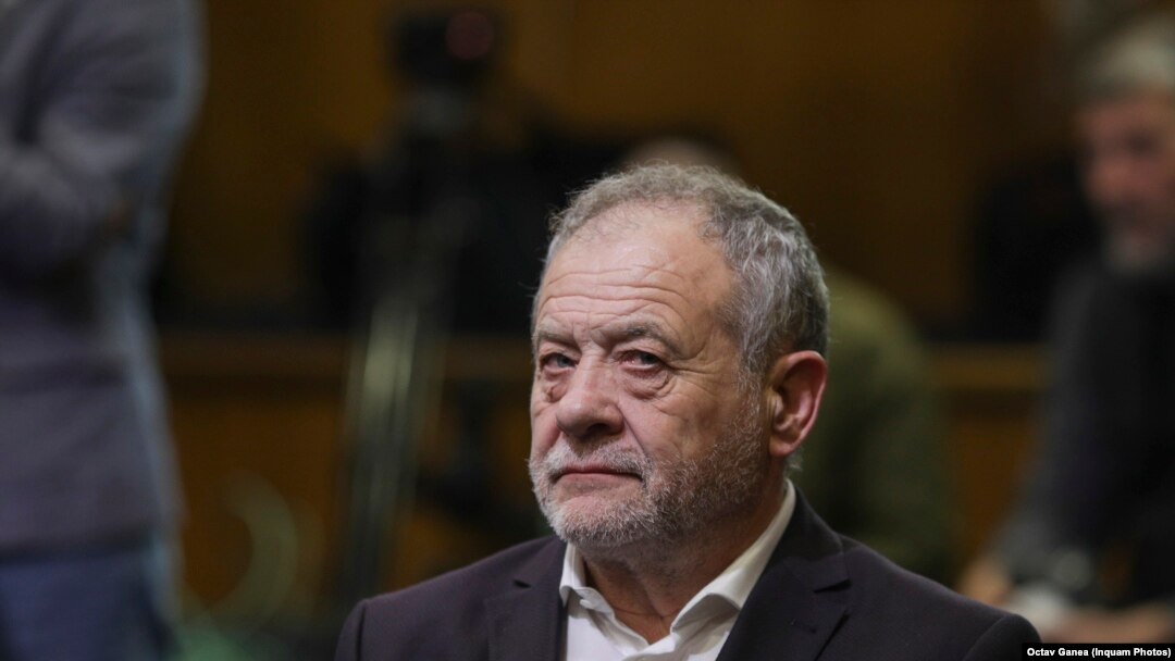 Șeful CJ Vaslui, Dumitru Buzatu, este acuzat de luare de mită, după ce a fost prins în flagrant de DNA în timp ce încasa de la un om de afaceri 1,25 milioane de lei, care ar fi reprezentat mită.