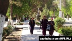 Женщины в Туркменистане испытывают на себе жесткие рамки дозволенного женщине в принципе, становясь заложницами целенаправленной архаизации общества - Кумуш Байриева