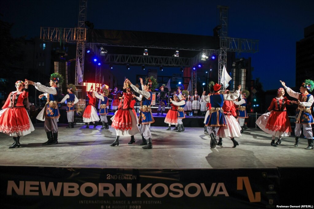 Në edicionin e parë të festivalit, kishin marrë pjesë 314 performues nga shtete të ndryshme të botës.&nbsp;