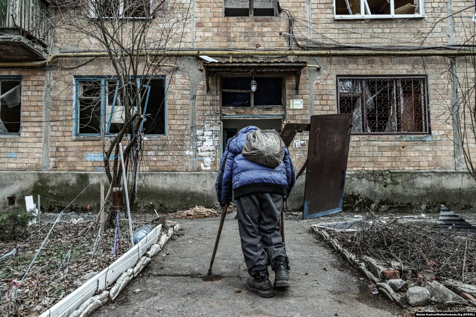 Чоловік каже, що і не збирався їхати – нікому не хоче набридати