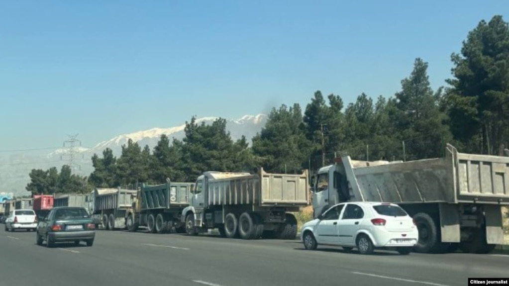 تجمع اعتراضی کامیون‌داران در اتوبان بابایی تهران، روز شنبه