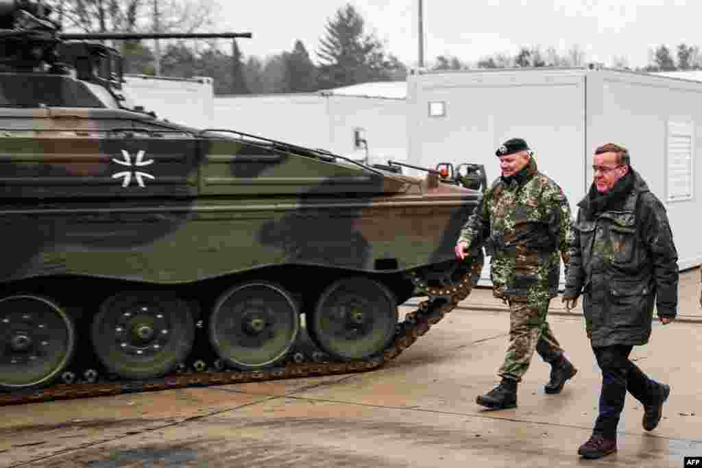 ГЕРМАНИЈА -&nbsp;Одлуката за трајно распоредување на германска бригада во Литванија ќе биде одлука што треба да ја донесе НАТО. Ова денеска го изјави германскиот министер за одбрана Борис Писториус како одговор на повиците на Вилнус за поголемо присуство на НАТО во земјата.