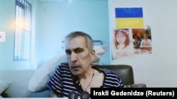 Ауруханадағы Михаил Саакашвили сотқа онлайн қатысып отыр. Тбилиси, 3 шілде, 2023 жыл.