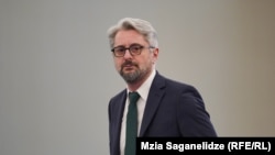 ნიკა გვარამია გვარამია სასამართლო პროცესს არ ესწრებოდა.