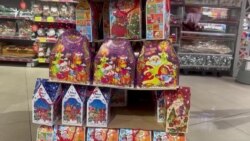 Yeni il hədiyyələrinin içindən çıxan köhnə şokoladlar...