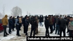 Участники акции протеста против «Яндекс.Такси» в Оше, 19 февраля 2024 г.