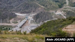 Հակարիի կամուրջը, արխիվ