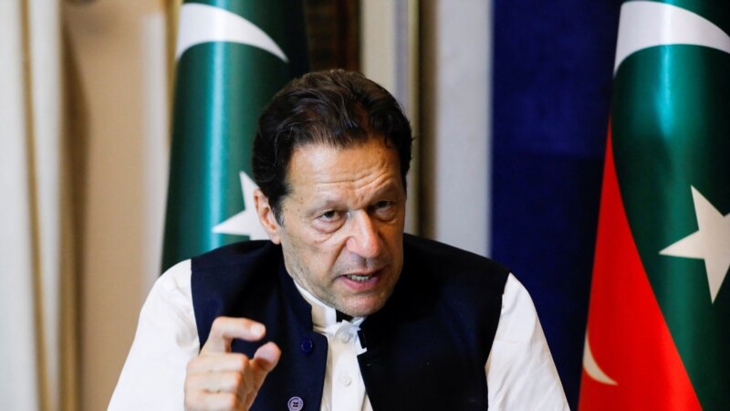 حمله پلیس به خانه نخست وزیر سابق پاکستان؛ درگیری و بازداشت ۶۱ نفر