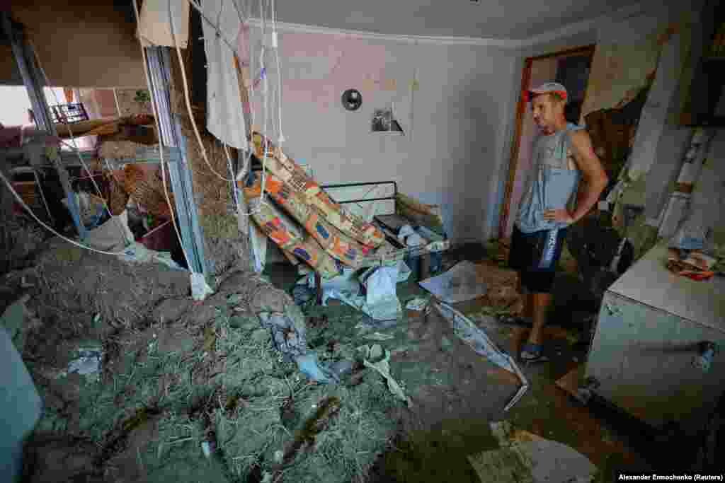 A negyvenkét éves Andrej Domajev egykori otthonában, amelyet a júniusi árvíz elárasztott