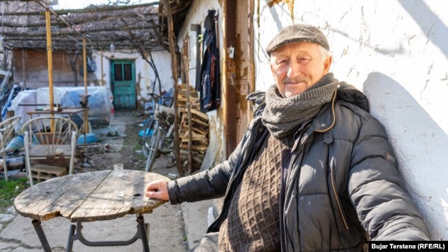 Mihajlo Mikiq, i kthyer.