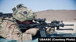 На зброї встановлений приціл фірми Leupold (США)