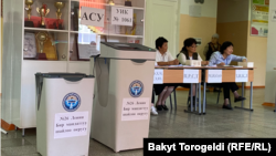 Избирательный участок в Бишкеке. 