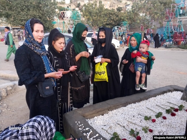 Članice Avganistanskog pokreta za osnaživanje žena okupile na grobu Hore Sadat