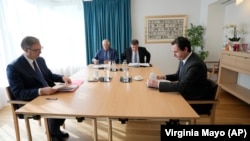 Fotografi e takimit të 14 shtatorit midis kryeministrit të Kosovës, Albin Kurti, dhe presidentit të Serbisë, Aleksandar Vuçiq, në Bruksel. 