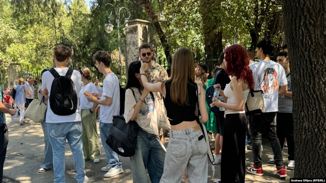 Peste 130 de mii de absolvenți au dat examenul de bacalaureat. 