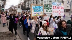 Pe parcursul anului, autoritățile moldovene s-au angajat să pedepsească mai dur violența împotriva femeilor și să aloce resurse pentru centrele de criză pentru victimele violenței. (Marșul feminist, 8 martie 2023)