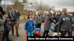 Діти з Херсонської та Харківської областей перейшли кордон зі своїми мамами
