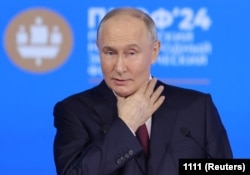 Vladimir Putin, în timpul unui discurs la Forumul Economic de la Sankt Petersburg, unde a avut mai multe declarații belicoase la adresa Occidentului.