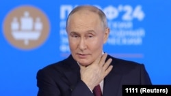Президент России Владимир Путин выступает на Петербургском международном экономическом форуме (ПМЭФ) в Санкт-Петербурге, 7 июня 2024 года
