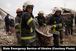 Рятувальники знайшли тіло загиблої людини під завалами приватного будинку у Золочівському районі Львівщини. Україна, 9 березня 2023 року