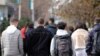  Ученици пред гиманзијата Јосип Броз Тито во Скопје, по пријави за бомби во училиштето