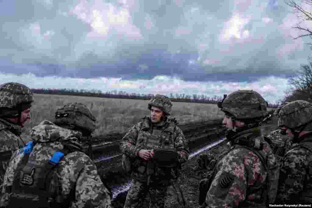 Ukrainian soldiers near Maryinka on December 26. &quot;At this time today, our troops are still in northern areas,&quot;&nbsp;General Valeriy Zaluzhniy, Ukraine&#39;s top military commander, said. &quot;Our troops had readied a defensive line outside this locality, but I can say that this locality no longer exists.&quot;