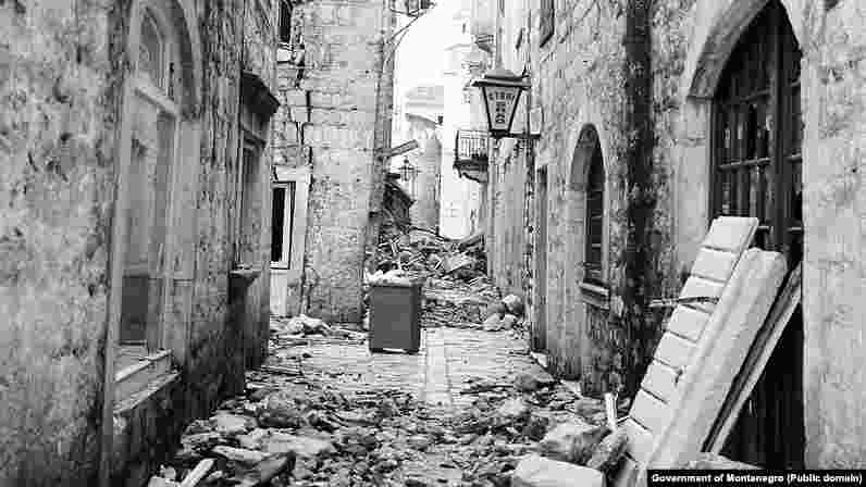 Before-and-after pictures show a small lane in the Old Town of Budva favored by tourists.