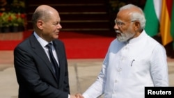 Kancelari gjerman, Olaf Scholz me kryeministrin indian, Narendra Modi.